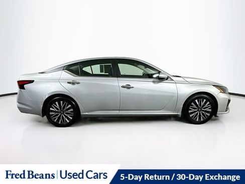 Used 2023 Nissan Altima 2.5 SV w/ SV Premium Package FWD image 11