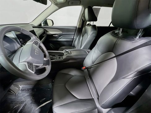 Certified 2024 Toyota Grand Highlander XLE image 19