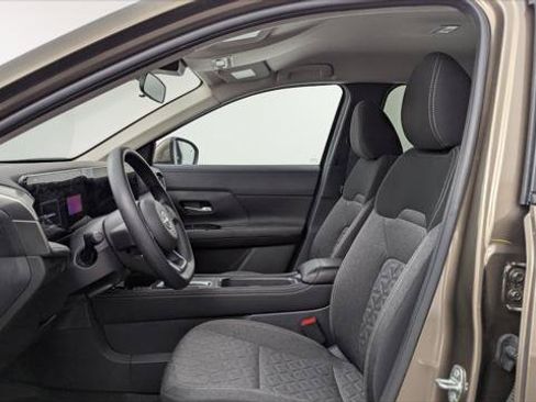 Used 2025 Nissan Kicks SV AWD/4WD image 14