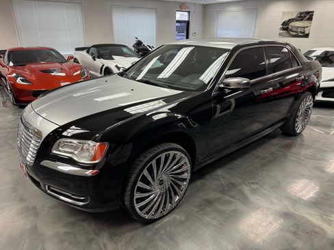 Used 2014 Chrysler 300 RWD image 20