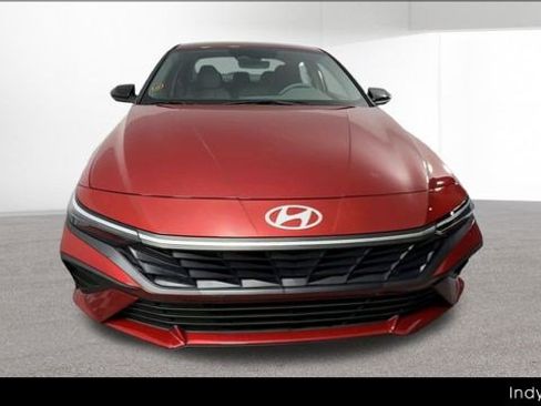 Certified 2025 Hyundai Elantra Sport FWD image 3