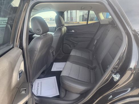 Used 2025 Chevrolet Trax LT image 7