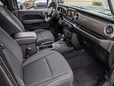 Used 2020 Jeep Wrangler Unlimited Sahara image 18