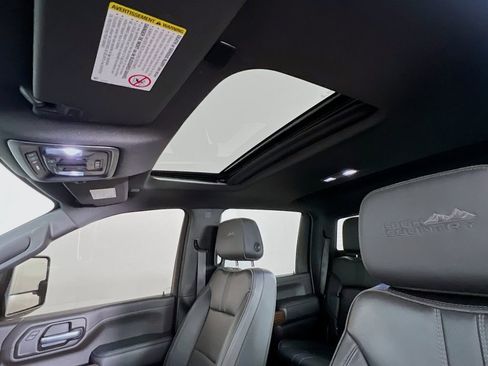 Certified 2022 Chevrolet Silverado 2500 High Country w/ LPO, Dark Essentials Package image 23