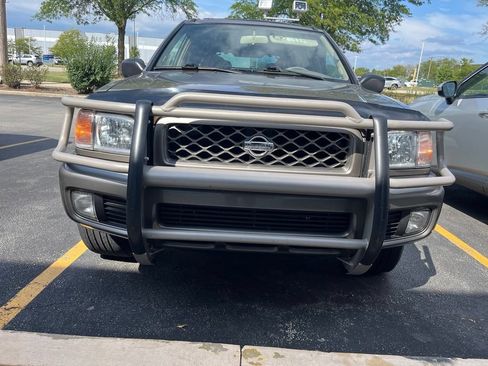 Used 2001 Nissan Pathfinder SE AWD/4WD image 2