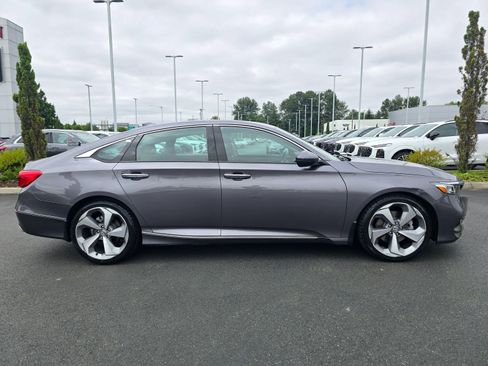 Used 2018 Honda Accord Touring image 6