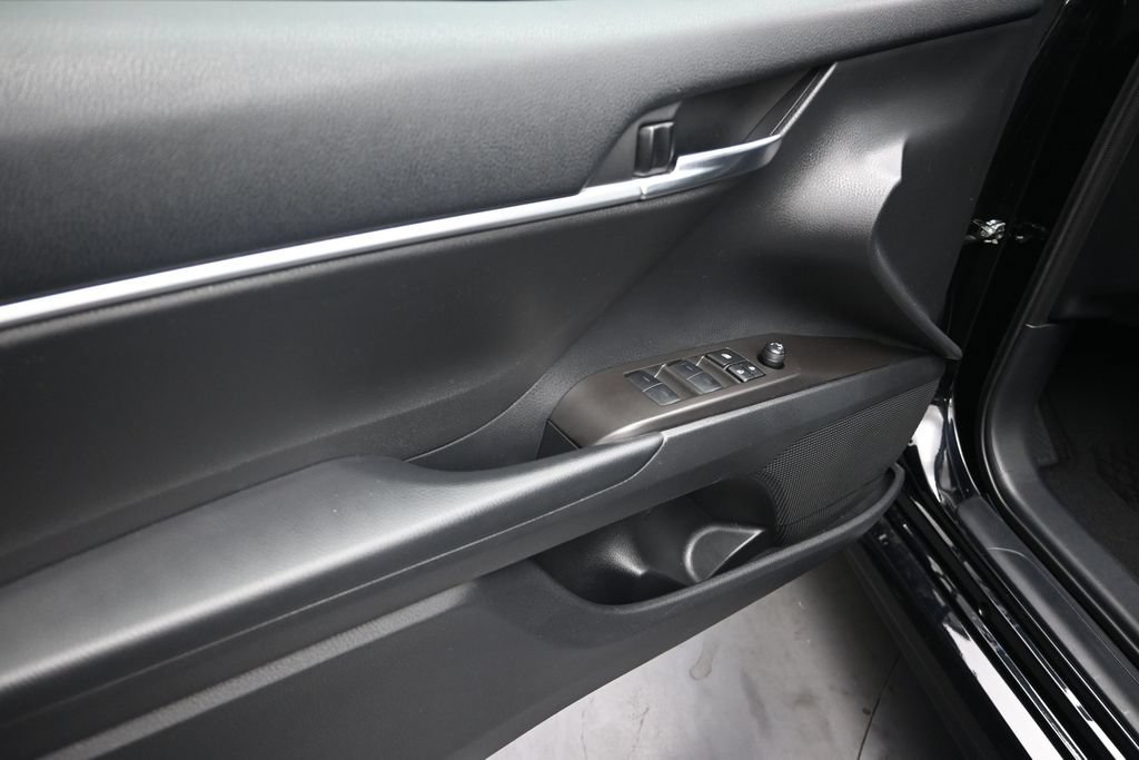 Used 2023 Toyota Camry SE FWD image 11