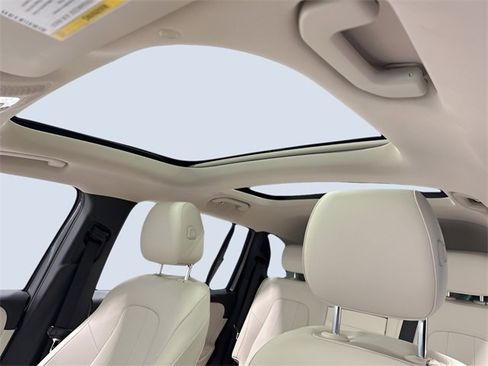 Used 2023 Mercedes-Benz EQB 300 4MATIC image 29