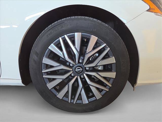 Used 2025 Nissan Altima 2.5 SV FWD image 22