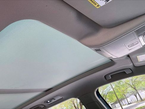 Used 2019 Volkswagen Tiguan SE w/ Panoramic Sunroof Package FWD image 27