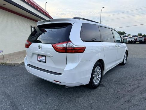 Used 2015 Toyota Sienna XLE Premium FWD image 5