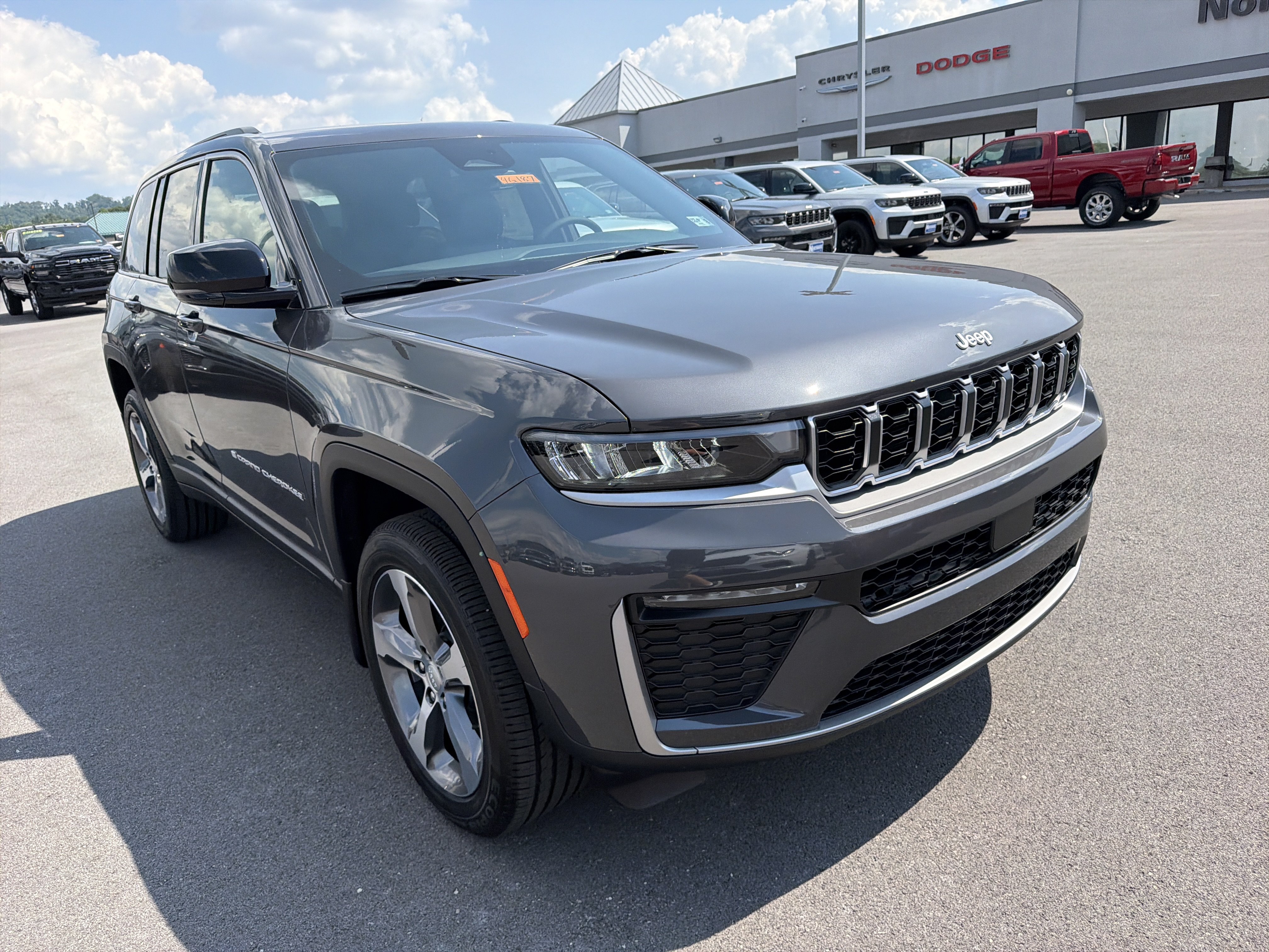 New 2026 Jeep Grand Cherokee Limited AWD/4WD image 3