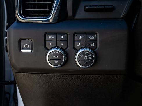 Used 2025 GMC Sierra 3500 Denali w/ Denali Reserve Package image 22