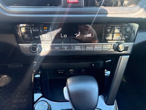 Used 2024 Kia Seltos EX AWD/4WD image 17
