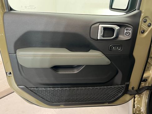 New 2025 Jeep Gladiator Mojave w/ Convenience Group image 14