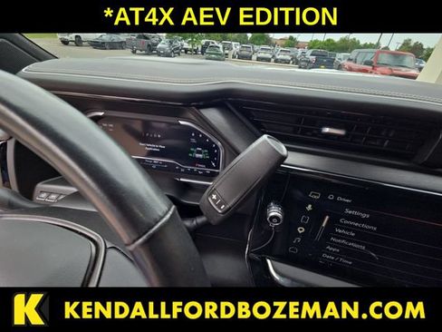 Used 2025 GMC Sierra 2500 AT4X w/ AT4X AEV Edition AWD/4WD image 17