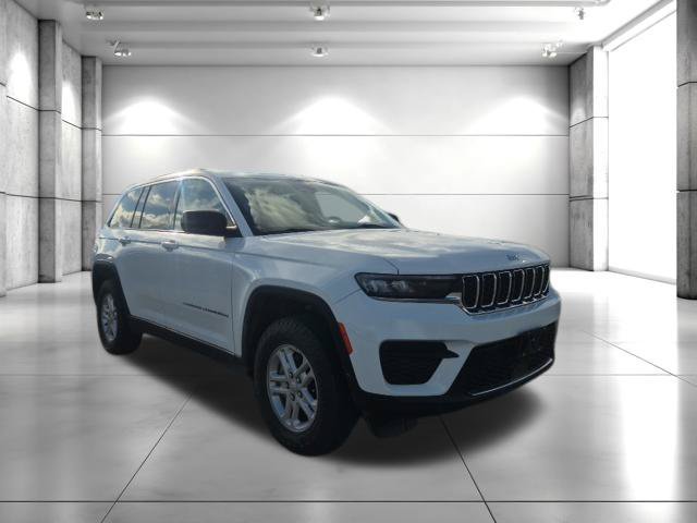 Used 2023 Jeep Grand Cherokee Laredo AWD/4WD image 4