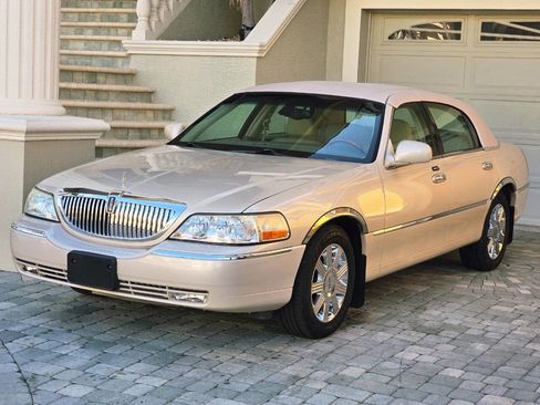 Used 2003 Lincoln Town Car Cartier image 32