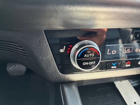 Used 2024 Mitsubishi Outlander SEL AWD/4WD image 29
