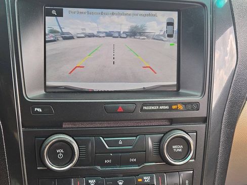 Used 2016 Ford Explorer XLT w/ Equipment Group 202A FWD image 11