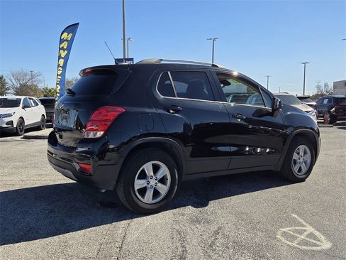 Certified 2022 Chevrolet Trax LT w/ LT Convenience Package image 7