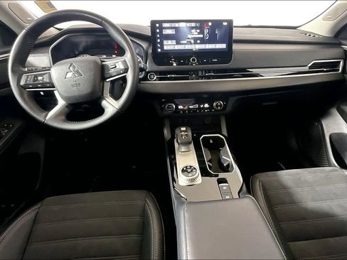 Used 2025 Mitsubishi Outlander SE AWD/4WD image 11