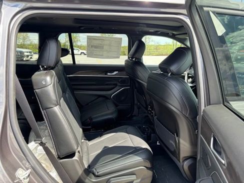 New 2026 Jeep Grand Cherokee L Limited AWD/4WD image 32