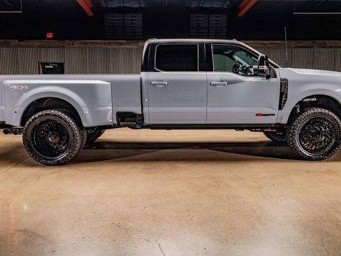 Used 2025 Ford F350 Platinum image 11