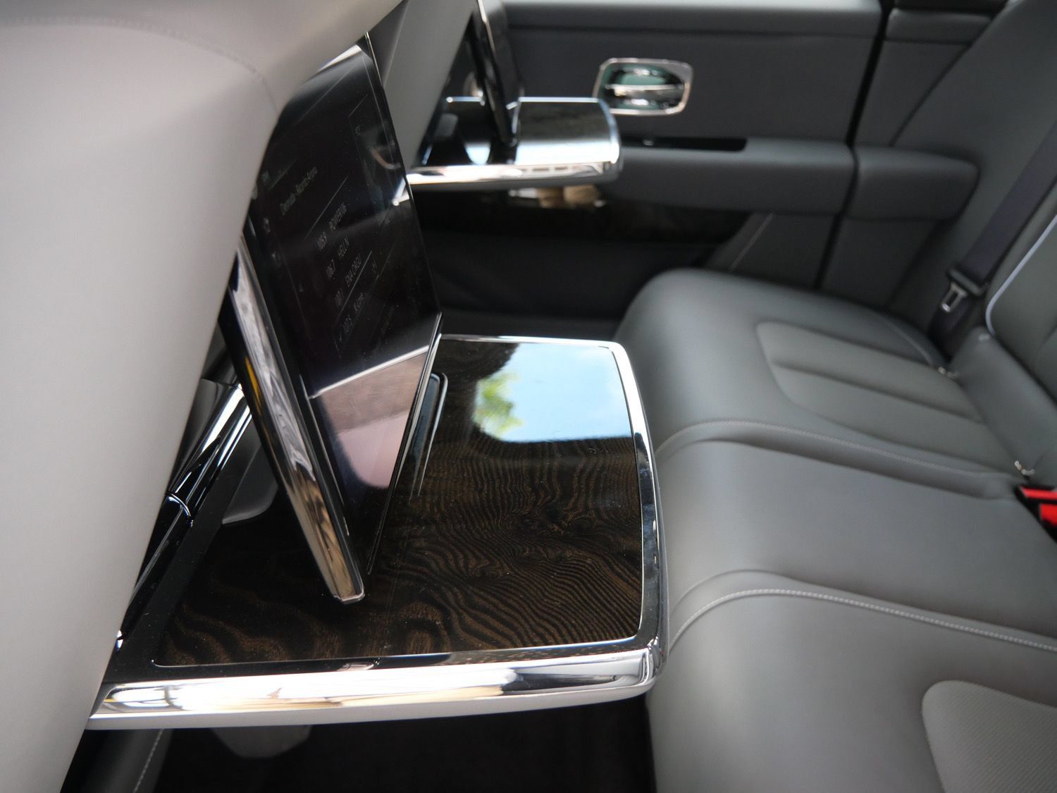 Certified 2024 Rolls-Royce Cullinan w/ Cullinan Package AWD/4WD image 30