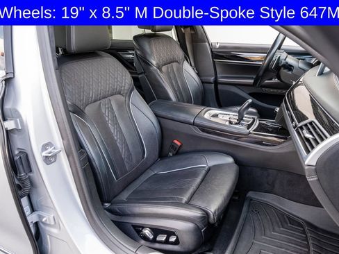 Used 2019 BMW 750i w/ Executive Package RWD image 30
