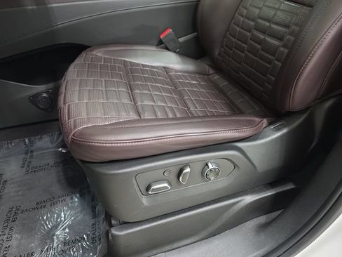 Used 2023 Cadillac Escalade ESV Sport Platinum AWD/4WD image 29