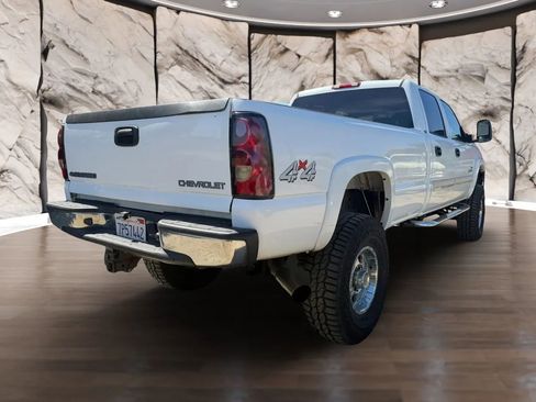 Used 2005 Chevrolet Silverado 2500 LT w/ Heavy-Duty Power Package AWD/4WD image 6