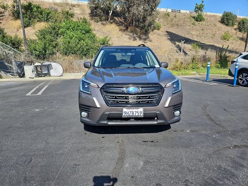 Used 2023 Subaru Forester Premium AWD/4WD image 12