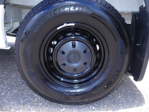 Used 2024 Mercedes-Benz Sprinter 2500 image 28