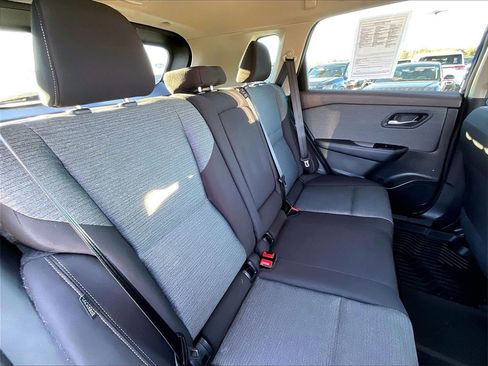 Used 2023 Nissan Rogue SV image 15