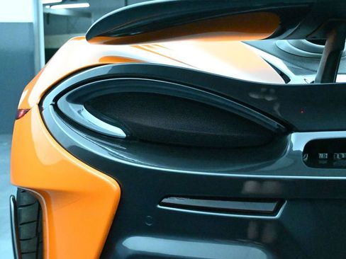 Used 2019 McLaren 600LT RWD image 14