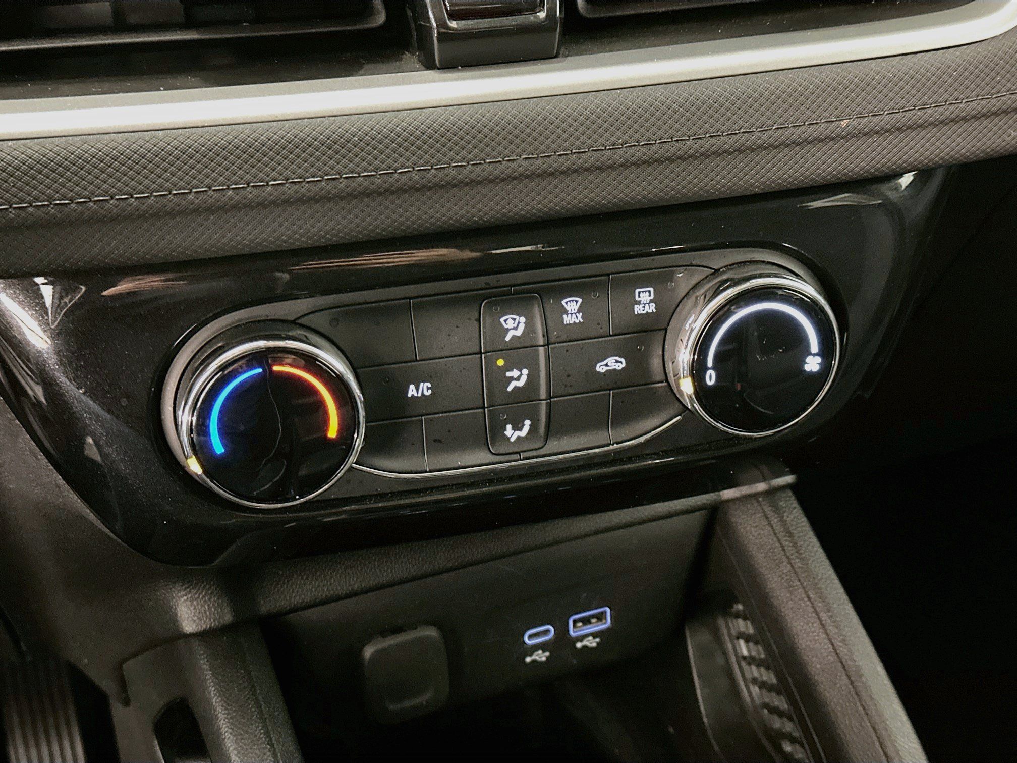 Used 2025 Chevrolet TrailBlazer LT AWD/4WD image 24