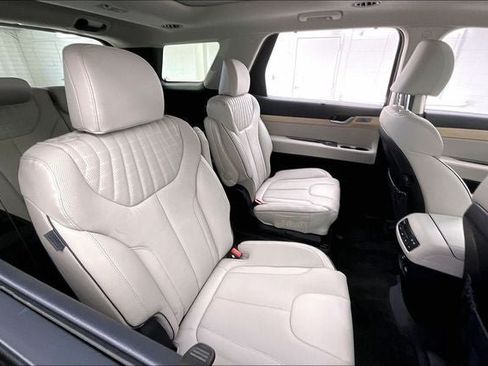 Certified 2025 Hyundai Palisade Limited AWD/4WD image 19