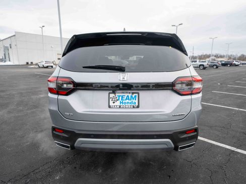 New 2025 Honda Pilot Touring image 5