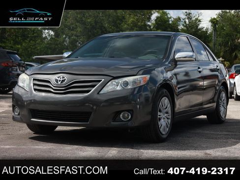 Used 2010 Toyota Camry LE FWD image 1
