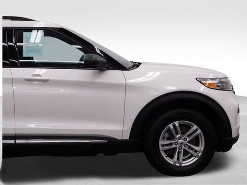 Used 2022 Ford Explorer XLT image 17