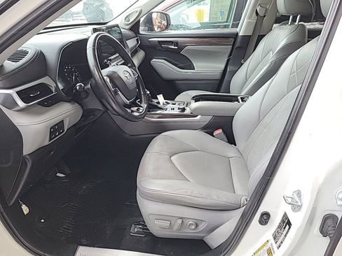Used 2021 Toyota Highlander Platinum image 8