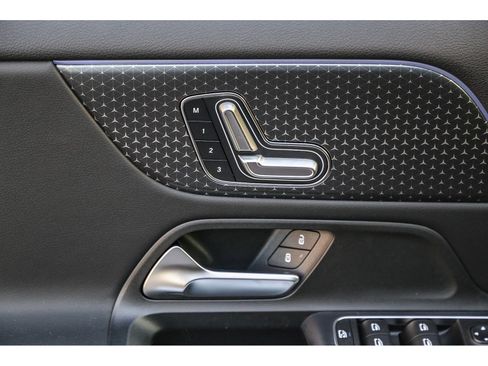 Used 2025 Mercedes-Benz GLA 250 4MATIC image 26