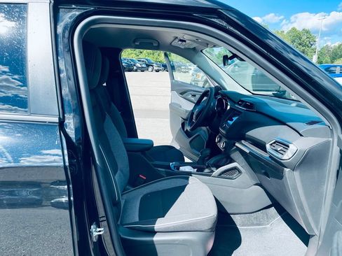 Used 2023 Chevrolet TrailBlazer LT FWD image 24