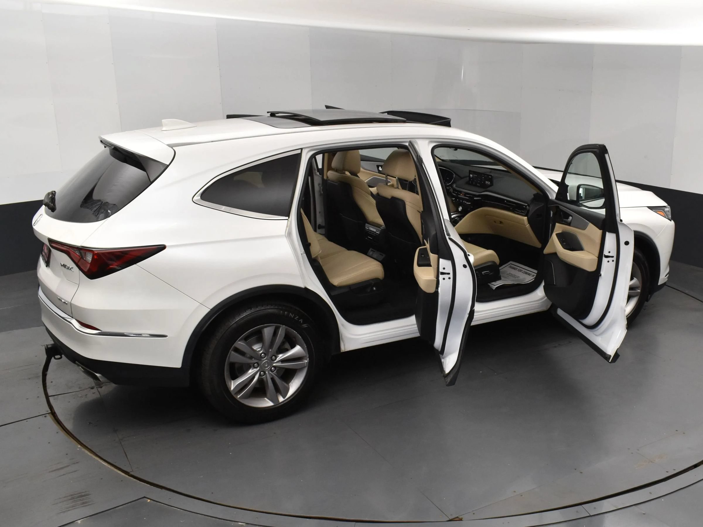 Used 2023 Acura MDX SH-AWD image 6