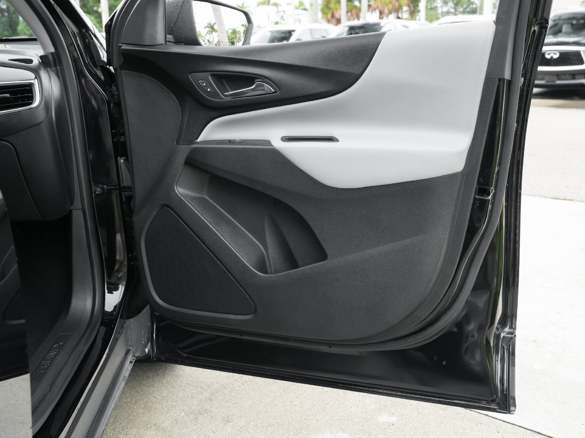 Used 2023 Chevrolet Equinox LS FWD image 39