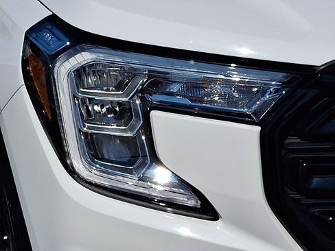 Used 2023 GMC Terrain SLE w/ Driver Convenience Package AWD/4WD image 9