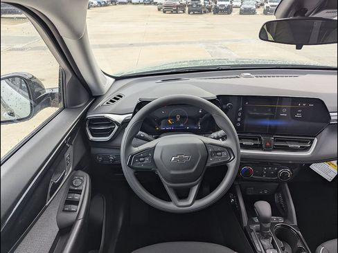 New 2026 Chevrolet TrailBlazer LT w/ Midnight Edition AWD/4WD image 3