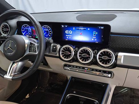 Used 2024 Mercedes-Benz EQB 250+ image 11