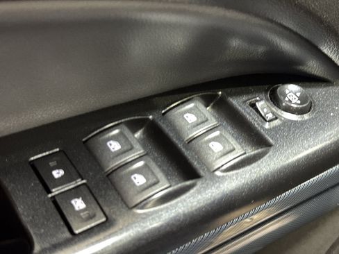 Used 2021 Chevrolet Colorado Z71 w/ Safety Package AWD/4WD image 32